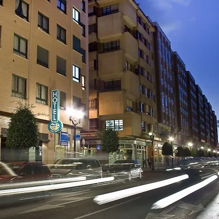 Playa Poniente Hotell